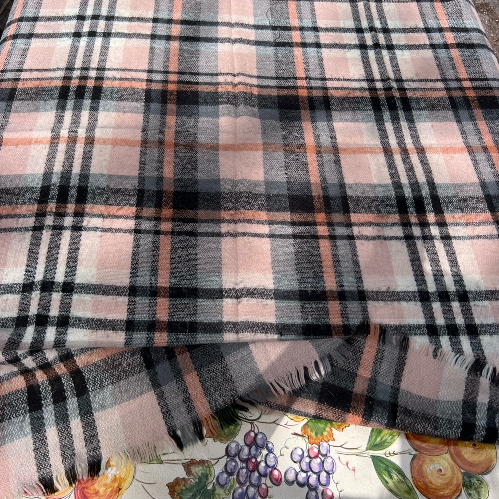 Apt. 9 Pink and Black Plaid Throw Blanket will show dog hairs i am a dog owner
